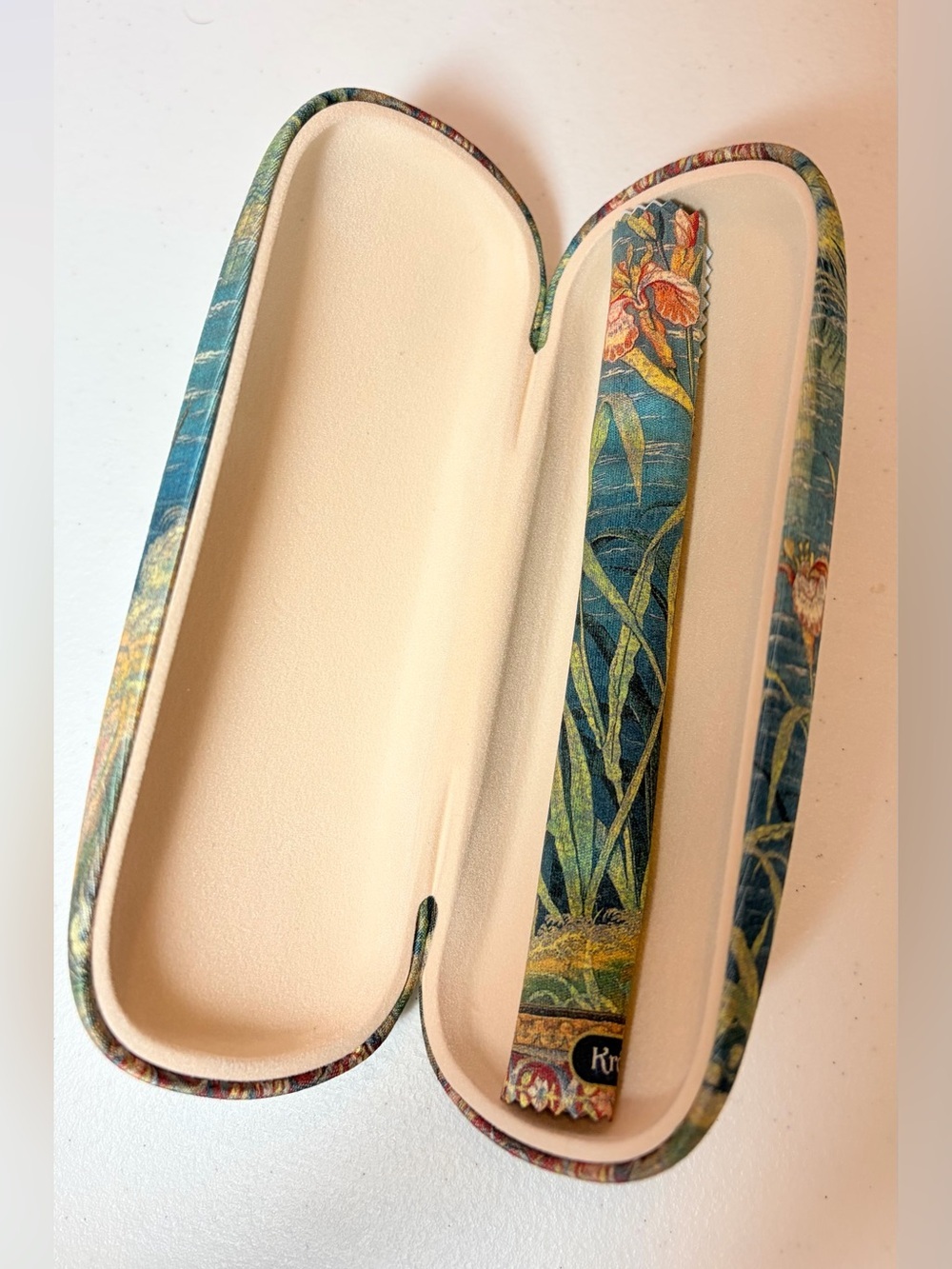 Blue Botanical Crane Glasses Case. - Picture 4 of 5